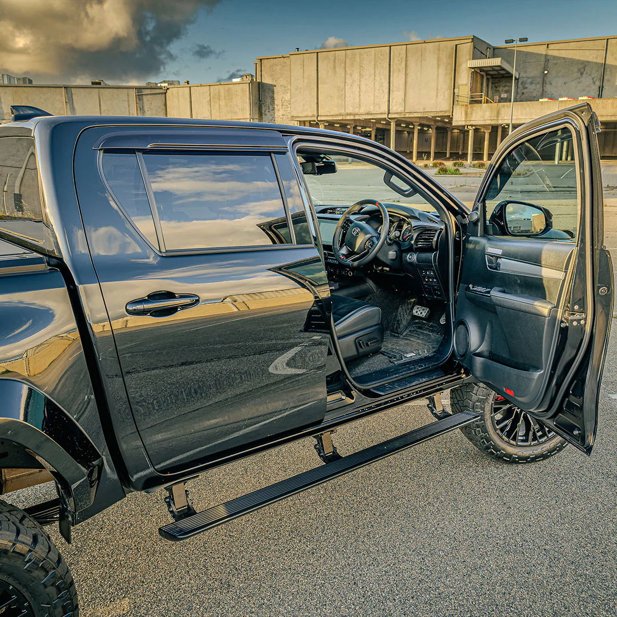 N80 HILUX ELECTRIC SIDE STEPS VIKOR INDUSTRIES