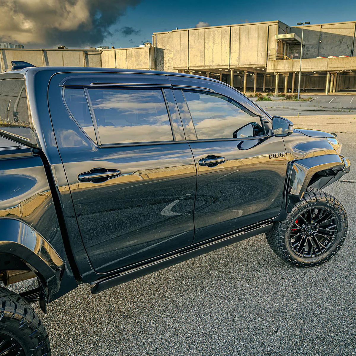 N80 HILUX ELECTRIC SIDE STEPS VIKOR INDUSTRIES