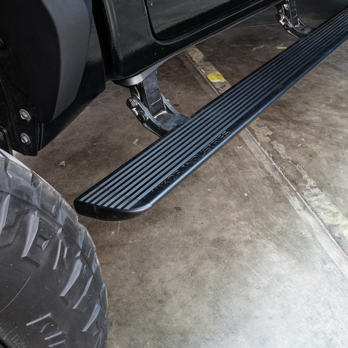 N80 HILUX ELECTRIC SIDE STEPS VIKOR INDUSTRIES