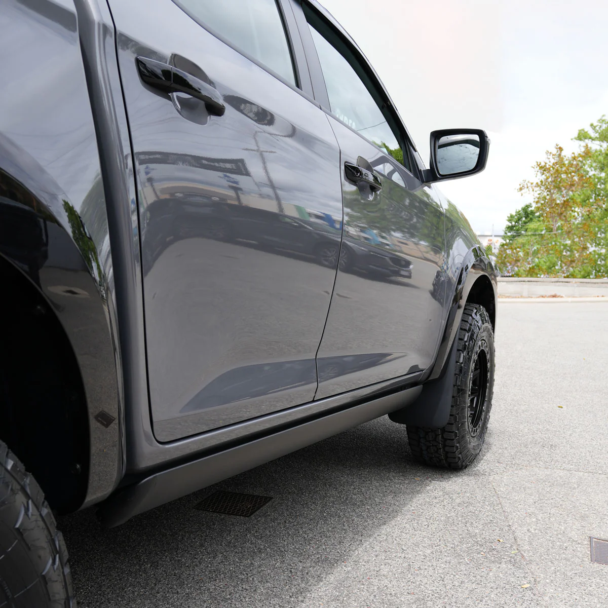 MAZDA BT50 (2020+) ELECTRIC SIDE STEPS
